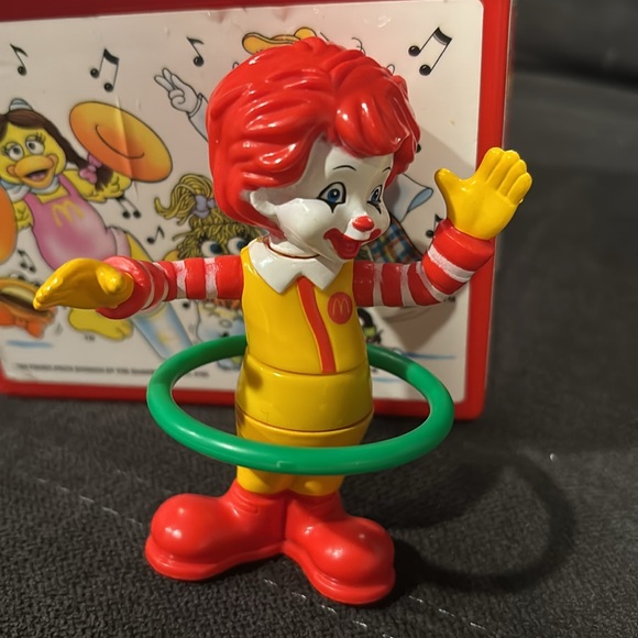 Vintage McDonald pins-lot of 16 pins, happy meal box, fries, shake, Ronald - Picture 11 of 13